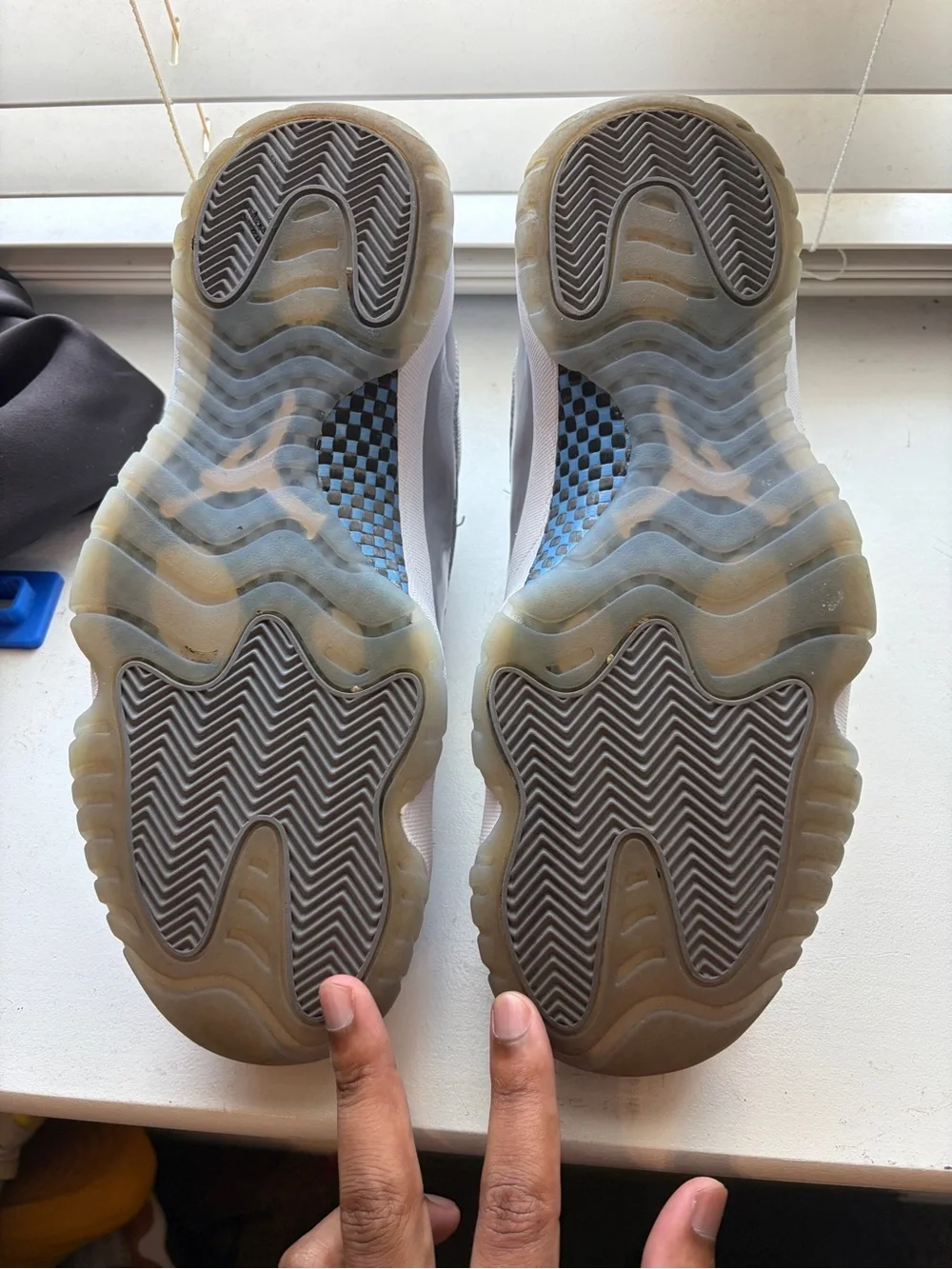 Jordan 11 low cement grey